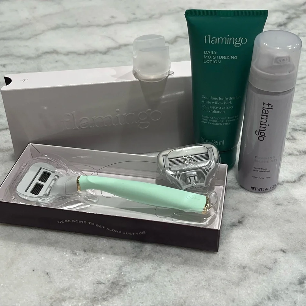 Flamingo * Travel Shave Kit * NWT * Razor*Holder*Shave Cream*Moisturizing Lotion - Picture 2 of 14